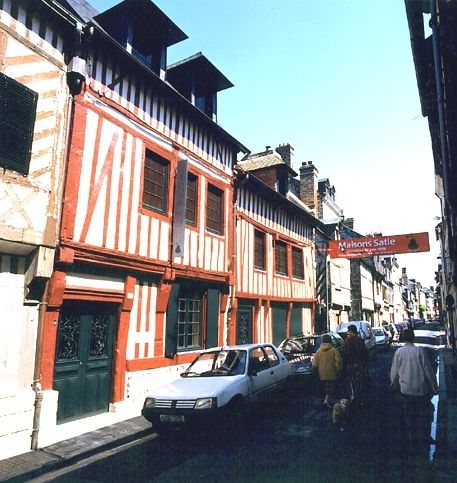 vue-exterieure( Maisons de Satie)