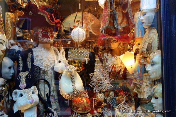 Les vitrines des boutiques de Venise : du cafÃ© Florian aux costumes ...