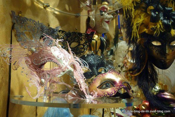 Les vitrines des boutiques de Venise : du cafÃ© Florian aux costumes ...