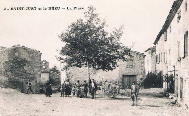 Saint Just et Le Bézu 0101 la place en 1910