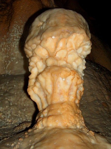 Lombrives 16 stalagmites