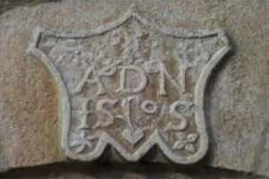 Chateau de Belcaire 12 blason de la porte d'entrée