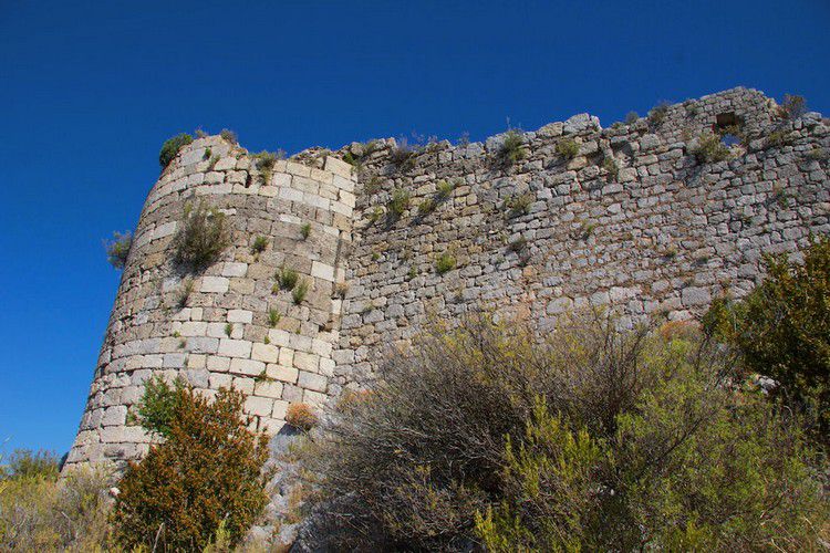 Chateau d'Aguilar 65 remparts