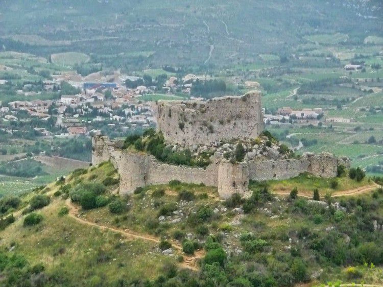 Chateau d'Aguilar 70