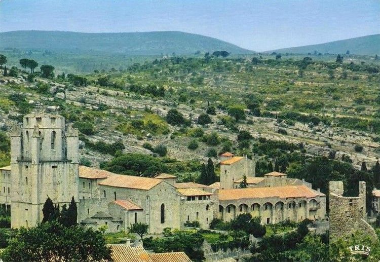 lagrasse 18 en 1960 abbaye et orphelinat des médaillés