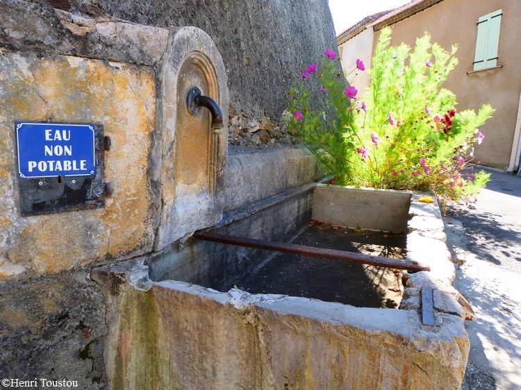 Bessède de Sault 060 fontaine