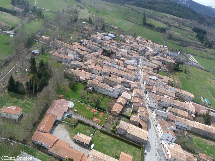 Espezel 24 en 2013 vue aerienne