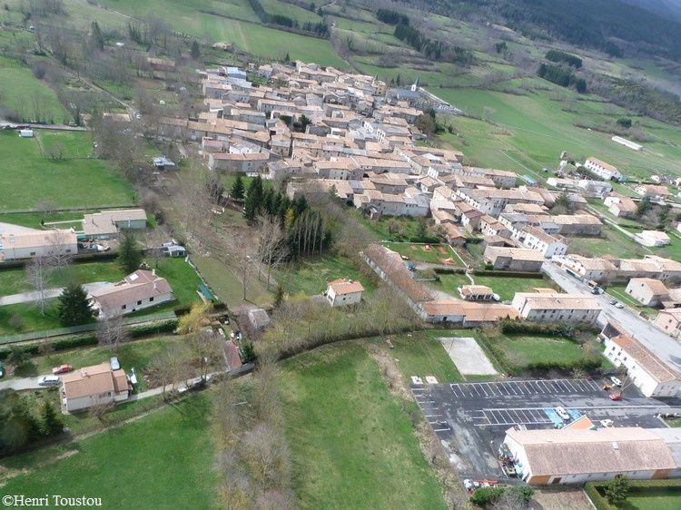 Espezel 25 en 2013 vue aerienne