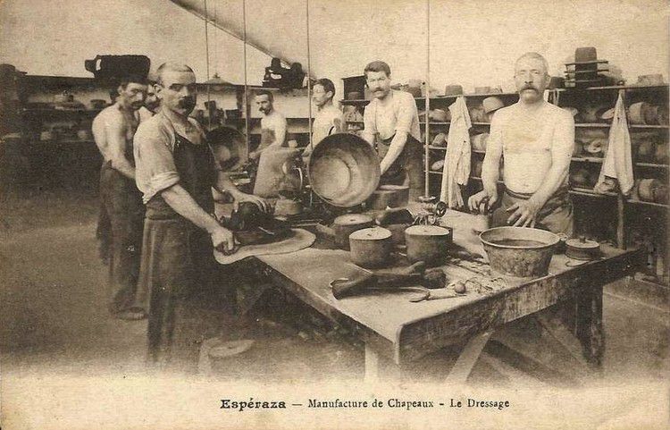 Esperaza fabrique de chapeau le dressage en 1900