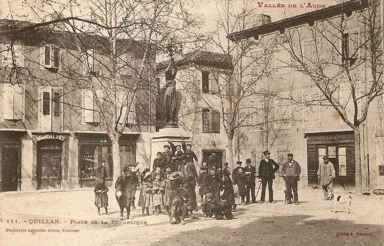 Quillan place de la république 02 en 1900