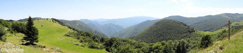 14 Panoramique - le Pic des Gardes au premier plan