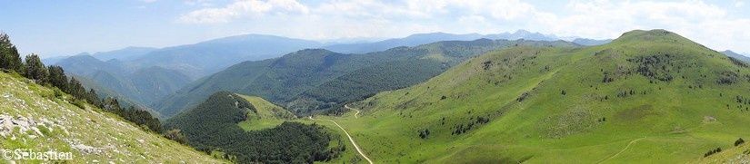 28 Panoramique - Le Pic de Bentaillole vu des pent