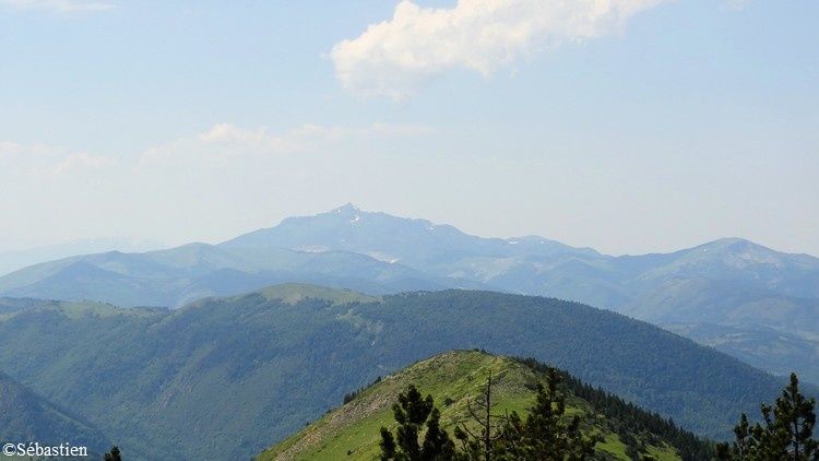 48 La carière de talc de Trimouns se dévine, à sa