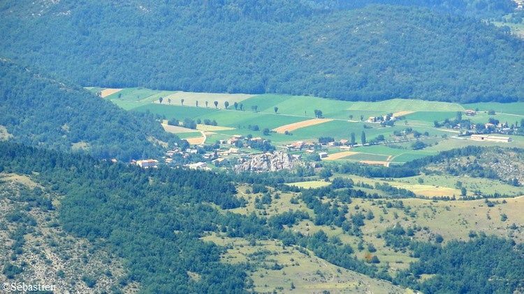 54 Le village de Roquefeuil