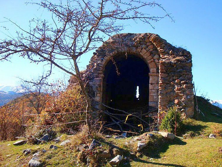 Ruines de la chapelle de Lujat en ariège 02
