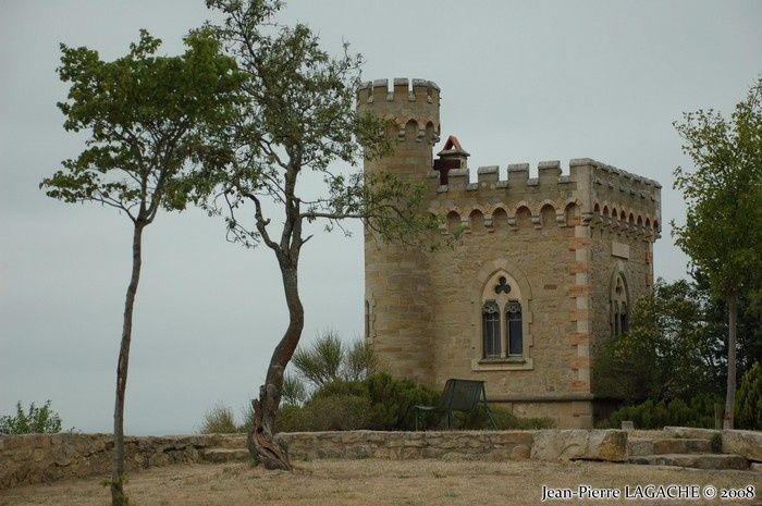 Les souterrains, un mythe sous les châteaux forts ? - Décoder les églises  et les châteaux