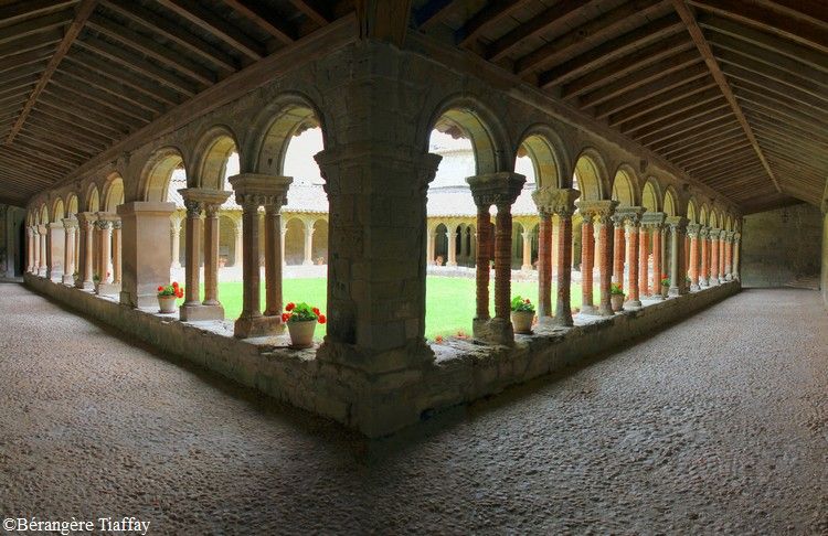 Saint Papoul 057 abbaye cloitre