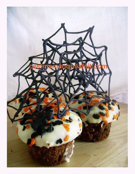 Cupcakes toile d'araignée pour Halloween, avec un délicieux