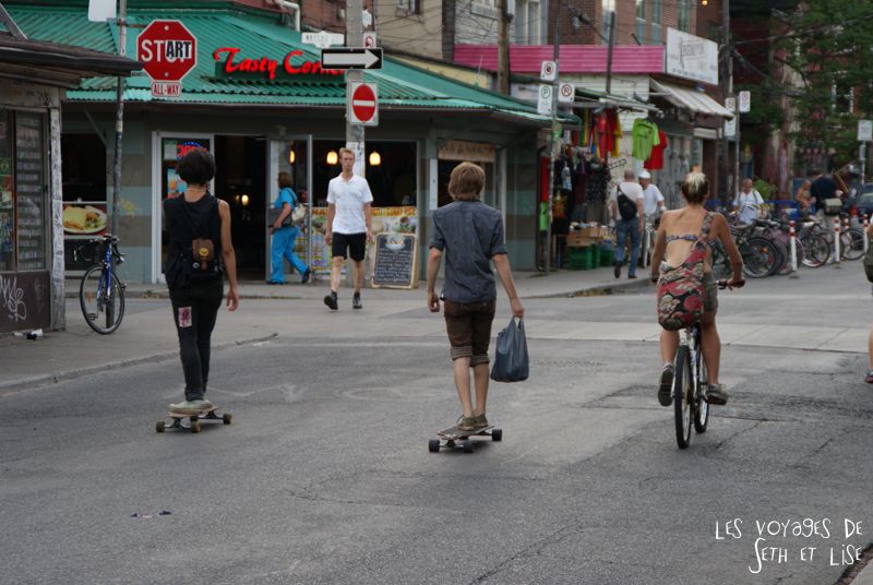 blog pvt whv canada toronto travel voyage kensigton chinatown couple rollin skate velo