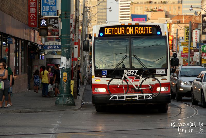 blog pvt canada toronto couple voyage tour du monde travel whv ontario street insolite chinatown cicrulation velo bus