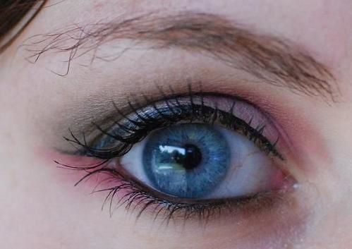 oeil_kaki_rose4.jpg
