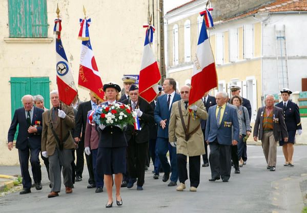 vers le monument aux Morts de St. Froult