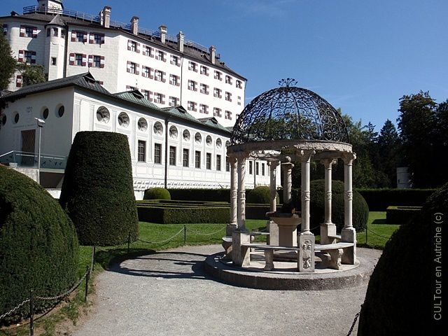 Chateau-d-Ambras-et-son-parc.JPG