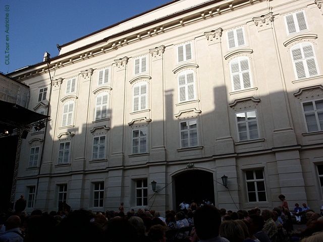 Hofburg-cour-interieure-a-Innsbruck.JPG