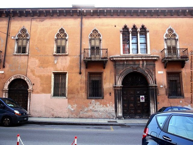 Ancien-palais-a-Verone--Italie-.JPG