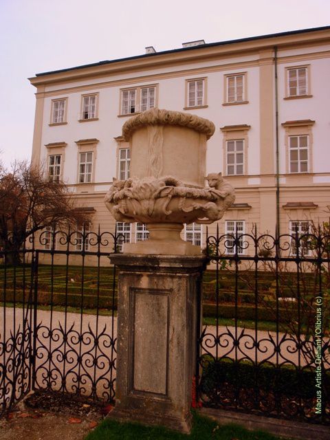 Chateau-Mirabell-et-ses-potiches-a-Salzbourg.JPG
