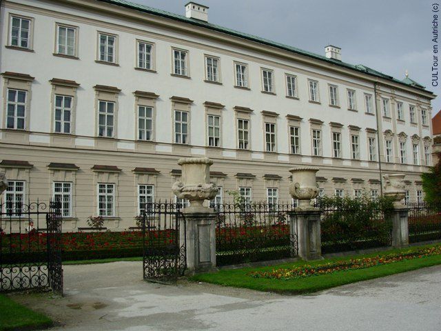 Chateau-Mirabell-et-son-jardin-a-Salzbourg-.jpg
