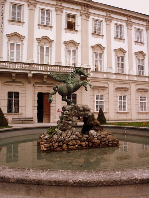 Chateau-Mirabell-fontaine-de-Pegase-dans-les-jardins.JPG