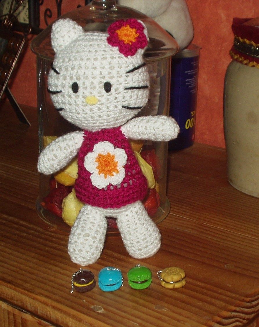 hello kitty macaron fimo