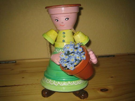 Personnage avec des pots en terre cuite:la petite fleuriste - Décomaline