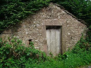 Caves-en-pierre-seche-ruaux-88370