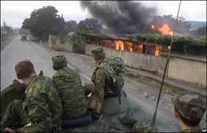 Armée Russe quittant un village incendié