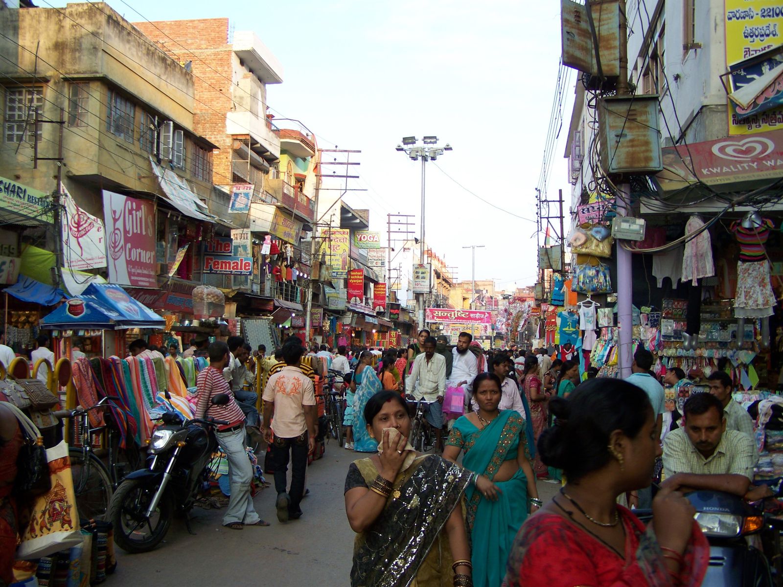 0023.Rue-principale-du-Chowk---Varanasi.