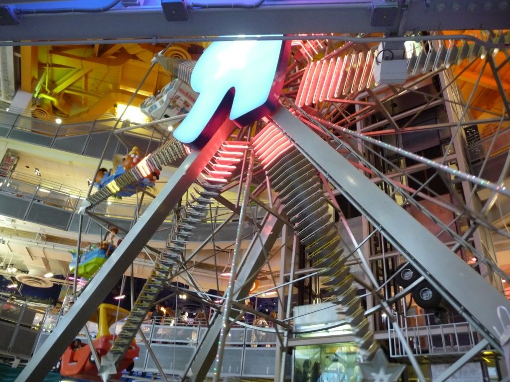 Grande Roue dans le magasin Toys'R Us Grande Roue dans le magasin Toys'R Us
