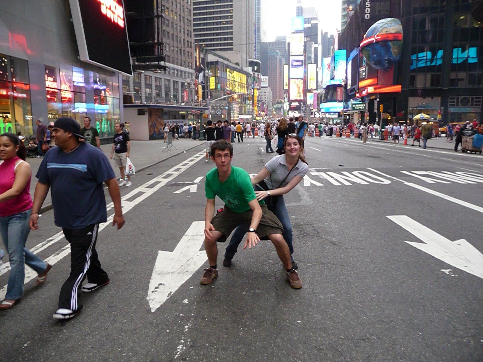 Jojo et Moi à Times Square - On me voit, on me voit pas ! Jojo et Moi à Times Square - On me voit, on me voit pas !