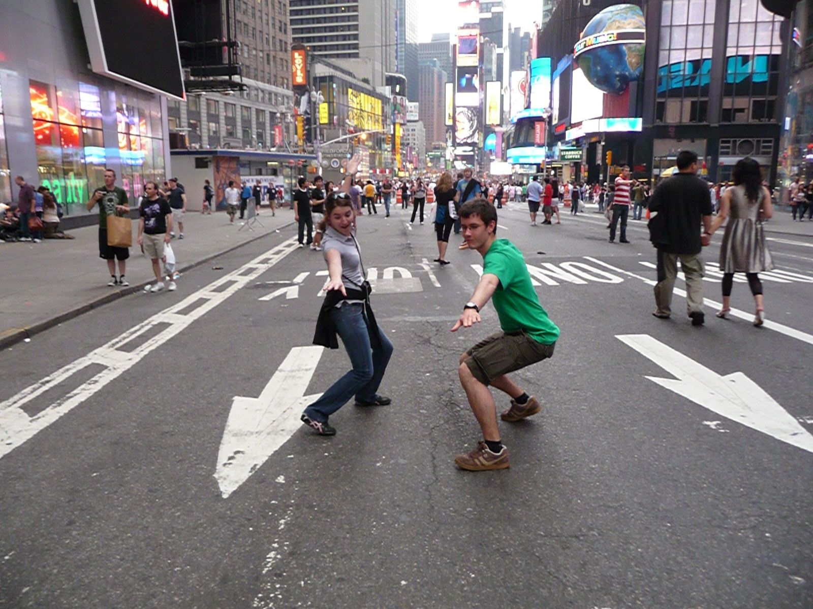 Jojo et Moi à Times Square - T'as le groove baby ! Jojo et Moi à Times Square - T'as le groove baby !