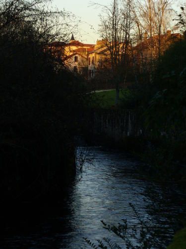 La Vienne : un passage pour les canoés afin d'éviter la chute d'eau