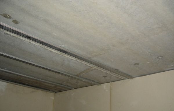 Faux plafond placo sous dalle beton