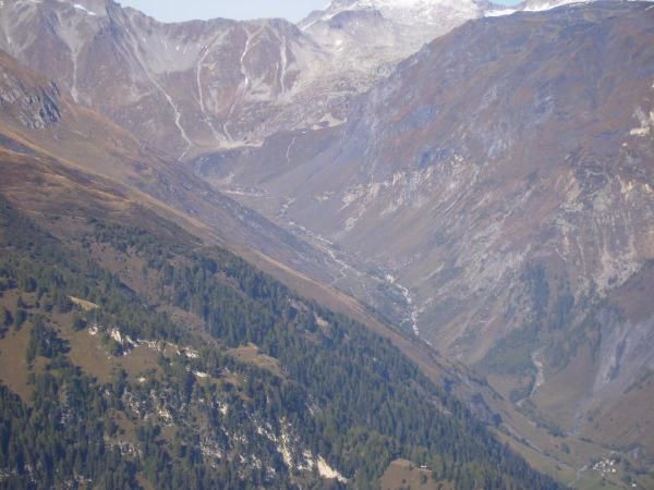La valle Camadra con la capanna Scaletta