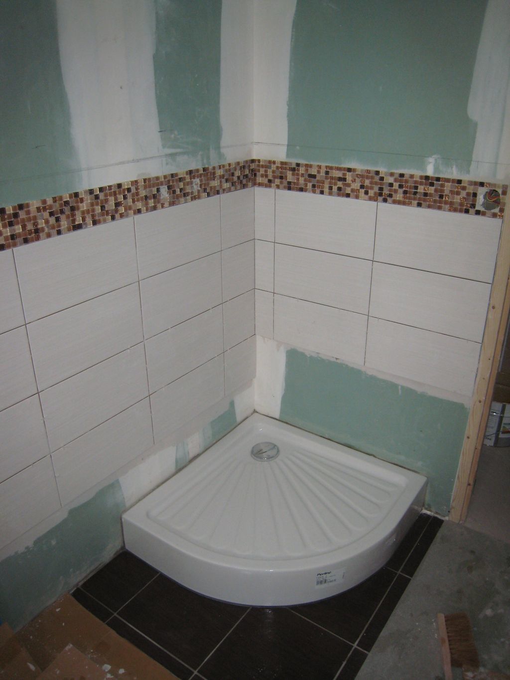 Faience salle de bain marron et blanc: salle de bain taupe et ...