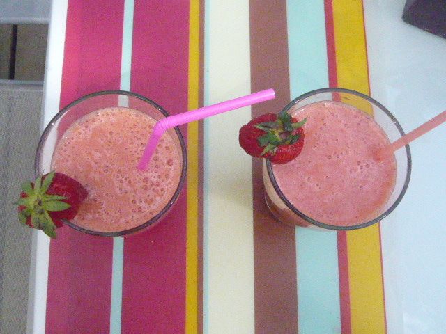 Smoothie Banane, Fraises, Framboises, Kiwi Midori dans sa cuisine !