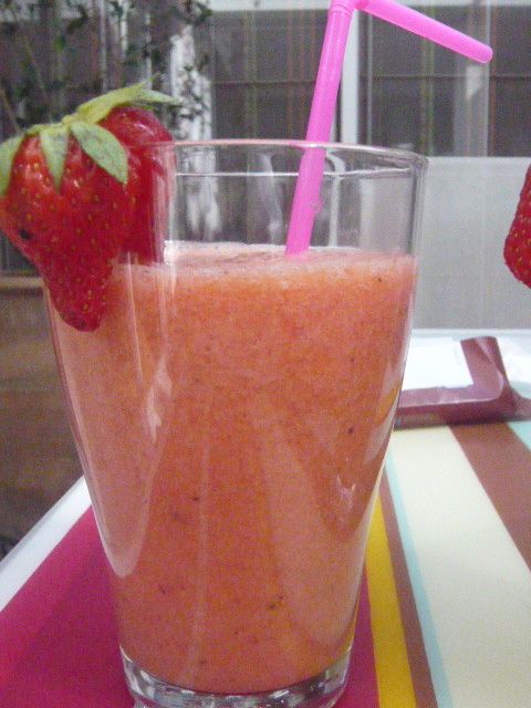 Smoothie Banane, Fraises, Framboises, Kiwi Midori dans sa cuisine !