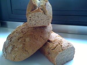 En haut brioche, à gauche boule de pain, à droite pain de mie complet