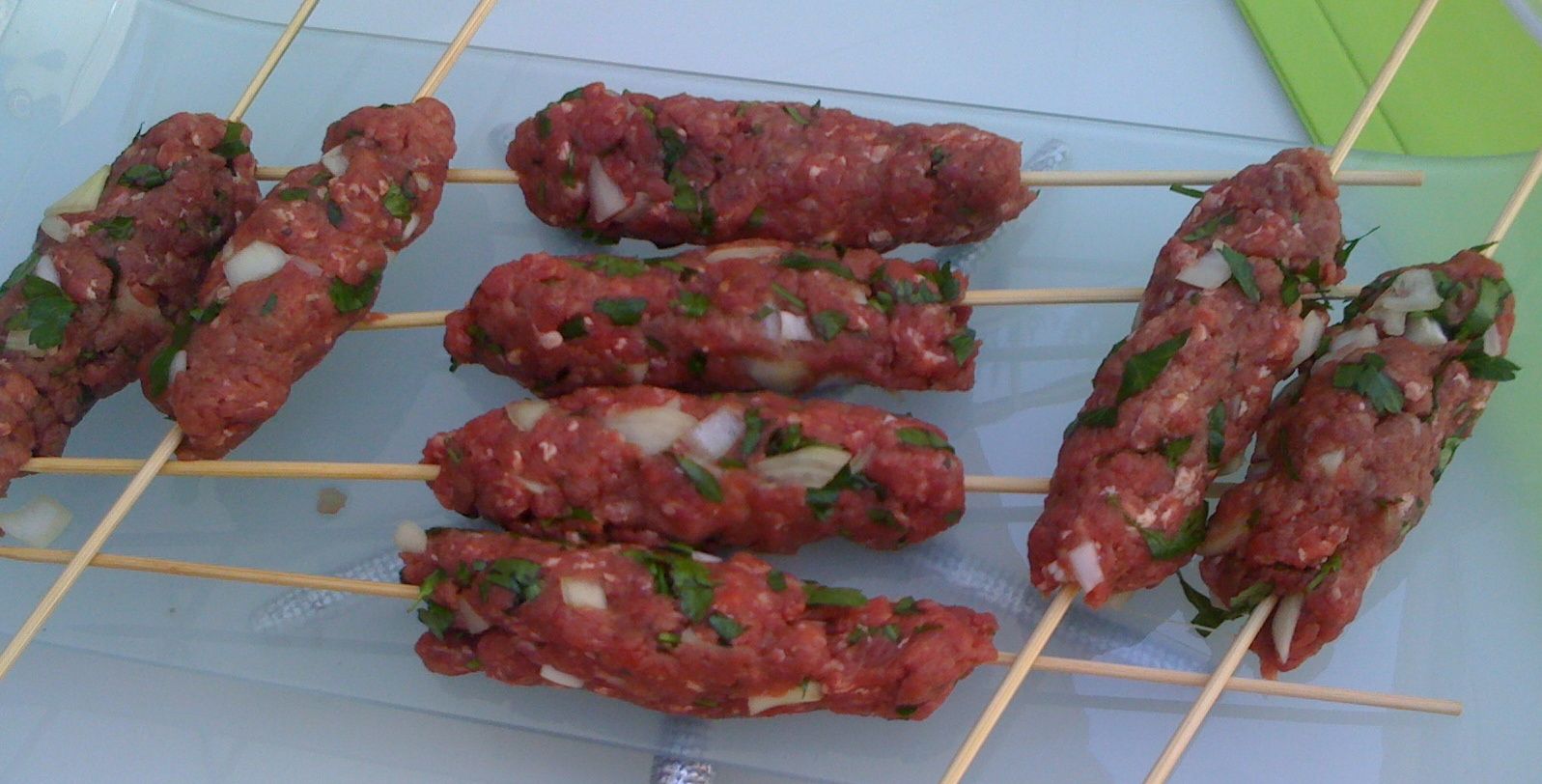 Brochettes de Kefta Midori dans sa cuisine !