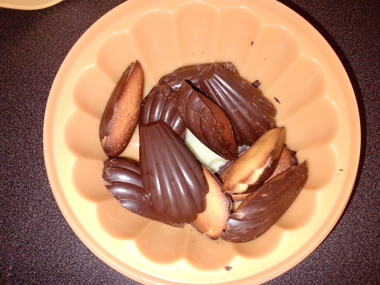 madeleines en coque de chocolat madeleines en coque de chocolat