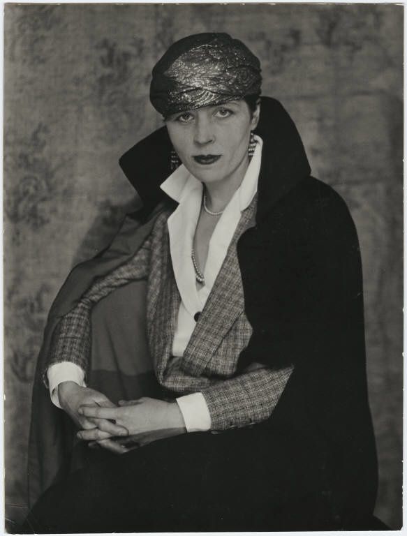 Djuna-Barnes-by-Berenice-Abbott-1920s.jpg